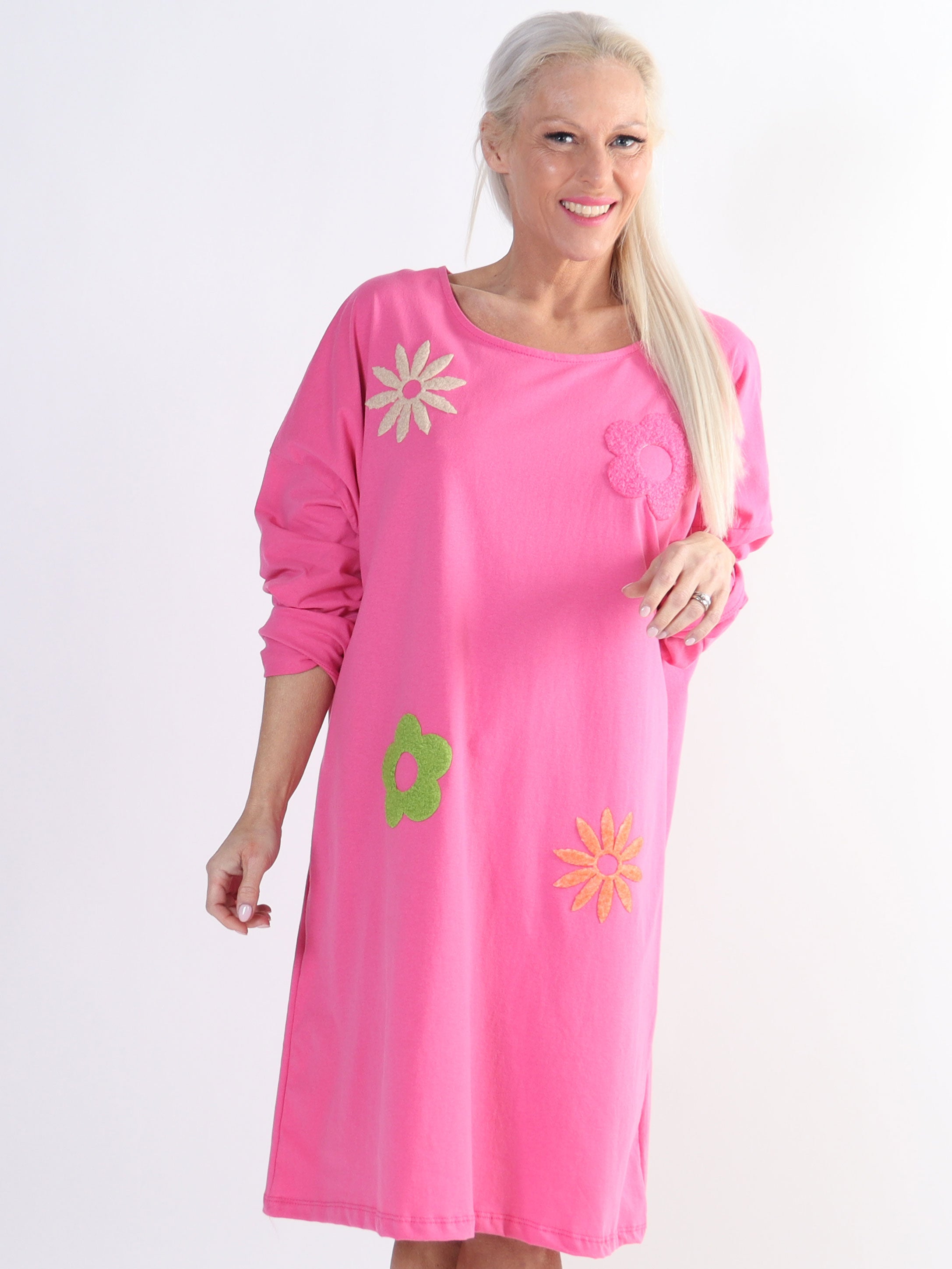 Susanna - Plus size kjole i bomuld med farvet blomstermotiver